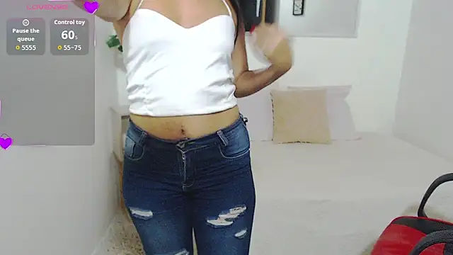 Snapshot of SamantaSweett_ chatting on 03/12/26, 11:44 SamantaSweett online show from 03/12/26, 11:44