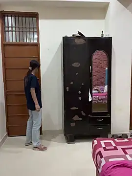 Snapshot of HORNYDIVYABABY chatting on 04/01/26, 04:04 HORNYDIVYABABY online show from 04/01/26, 04:04