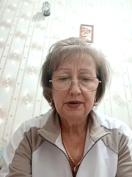 Snapshot of AlikaSwan5821 chatting on 12/18/25, 01:28 AlikaSwan5821 online show from 12/18/25, 01:28