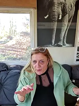 Misspapillon1840 online show from 11/26/25, 10:27