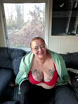 Misspapillon1840 online show from 12/03/25, 08:12