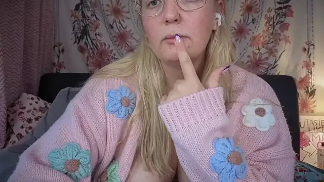 Snapshot of Daisyxoxo_ chatting on 10/03/25, 08:33 Daisyxoxo online show from 10/03/25, 08:33