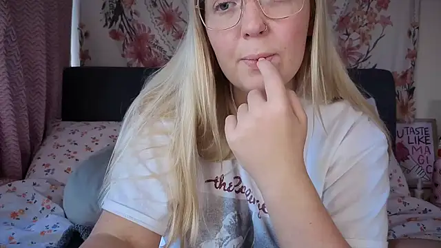 Daisyxoxo  online show from 10/07/25, 08:33