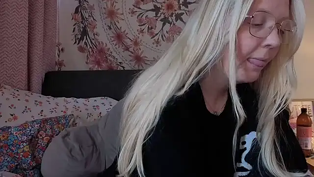 Snapshot of Daisyxoxo_ chatting on 03/04/26, 09:48 Daisyxoxo online show from 03/04/26, 09:48