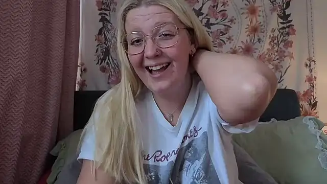 Snapshot of Daisyxoxo_ chatting on 04/10/26, 08:52 Daisyxoxo online show from 04/10/26, 08:52