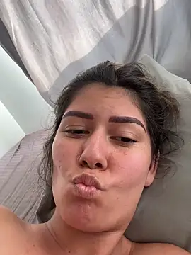 Snapshot of miss_silvia chatting on 10/27/25, 08:35 miss silvia online show from 10/27/25, 08:35