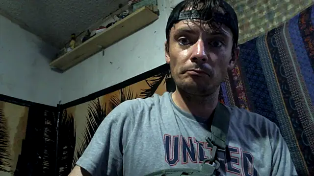 Snapshot of RichardW chatting on 10/18/25, 07:20 RichardW online show from 10/18/25, 07:20