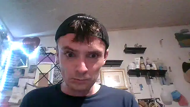 Snapshot of RichardW chatting on 12/15/25, 09:08 RichardW online show from 12/15/25, 09:08