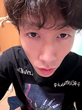 Snapshot of juri20cm chatting on 10/15/25, 05:57 juri20cm online show from 10/15/25, 05:57