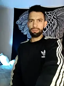 Snapshot of Enzo-wolf33 chatting on 09/20/25, 10:00 Enzo-wolf33 online show from 09/20/25, 10:00