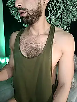 Snapshot of Enzo-wolf33 chatting on 09/28/25, 11:32 Enzo-wolf33 online show from 09/28/25, 11:32