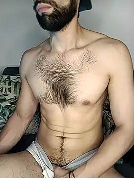 Snapshot of Enzo-wolf33 chatting on 10/08/25, 02:20 Enzo-wolf33 online show from 10/08/25, 02:20