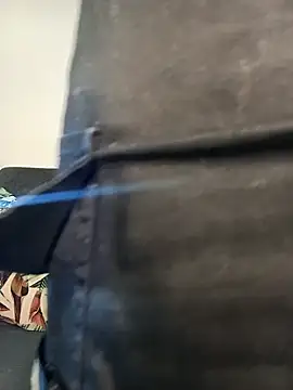 Snapshot of Enzo-wolf33 chatting on 10/10/25, 03:27 Enzo-wolf33 online show from 10/10/25, 03:27