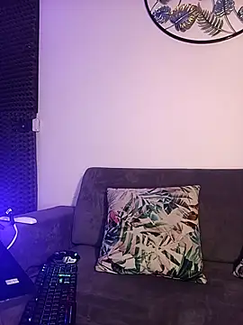 Snapshot of Enzo-wolf33 chatting on 10/16/25, 06:47 Enzo-wolf33 online show from 10/16/25, 06:47