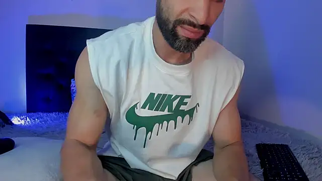 Snapshot of Enzo-wolf33 chatting on 04/20/26, 07:26 Enzo-wolf33 online show from 04/20/26, 07:26