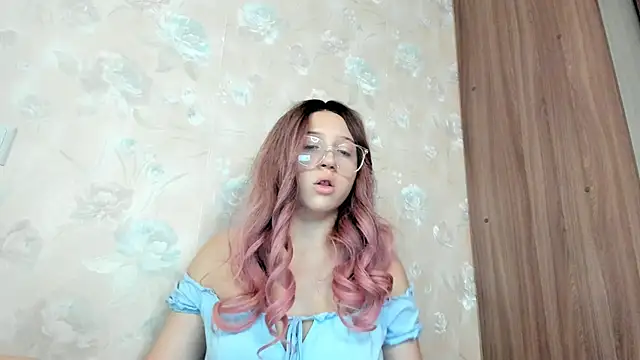 Stephanie Hills online show from 09/10/25, 07:41