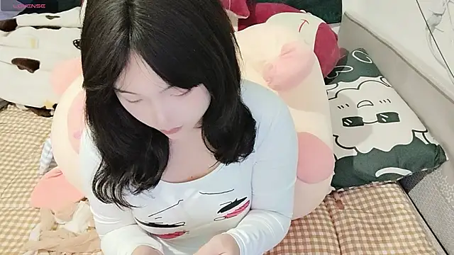 Snapshot of 9TVVALK chatting on 10/05/25, 11:52 9TVVALK online show from 10/05/25, 11:52