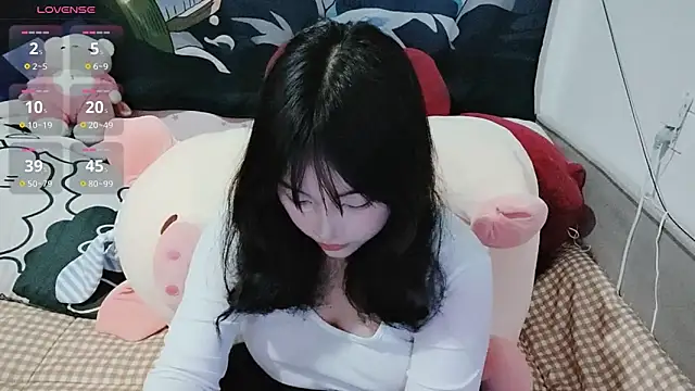 Snapshot of 9TVVALK chatting on 10/19/25, 12:17 9TVVALK online show from 10/19/25, 12:17