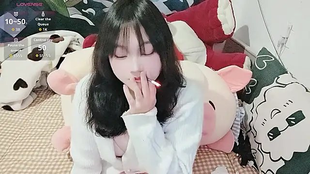 Snapshot of 9TVVALK chatting on 10/21/25, 12:28 9TVVALK online show from 10/21/25, 12:28