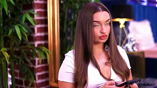 MillaSerene online show from 11/22/25, 07:29