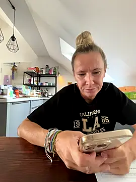 blondi2077 online show from 09/16/25, 10:27