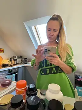 blondi2077 online show from 10/26/25, 09:59