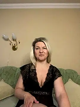 Snapshot of AliceSwan4011 chatting on 01/18/26, 02:32 AliceSwan4011 online show from 01/18/26, 02:32