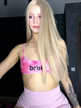 Snapshot of FavoriteKira chatting on 03/21/26, 06:11 FavoriteKira online show from 03/21/26, 06:11