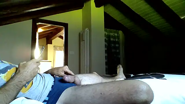 Snapshot of vercf14 chatting on 09/11/25, 09:42 vercf14 online show from 09/11/25, 09:42