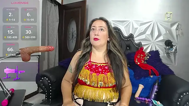 naughty milf esmeralda online show from 10/16/25, 03:07