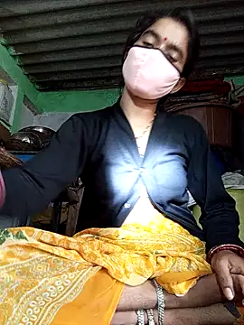 MISS LOVE 001 online show from 10/31/25, 08:48