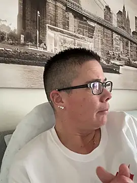 Snapshot of voluptuous-minx chatting on 12/04/25, 12:14 voluptuous-minx online show from 12/04/25, 12:14