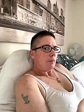 Snapshot of voluptuous-minx chatting on 12/05/25, 11:41 voluptuous-minx online show from 12/05/25, 11:41