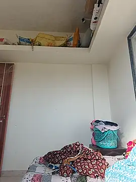 Snapshot of Shivani2002 chatting on 12/14/25, 10:31 Shivani2002 online show from 12/14/25, 10:31