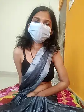 Snapshot of Shivani2002 chatting on 12/18/25, 01:33 Shivani2002 online show from 12/18/25, 01:33