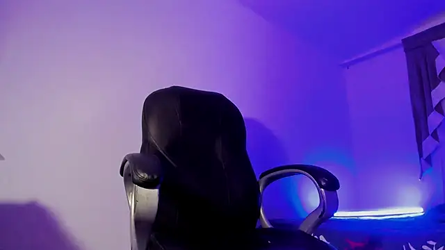 Snapshot of Angelicious_Boy chatting on 10/29/25, 04:26 Angelicious Boy online show from 10/29/25, 04:26