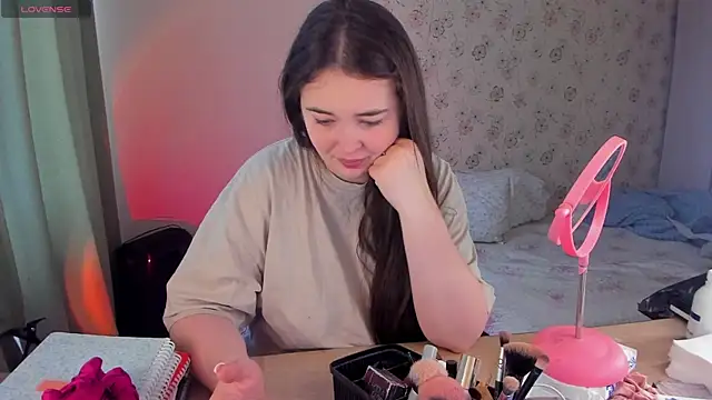 Alice next door online show from 04/04/26, 10:13