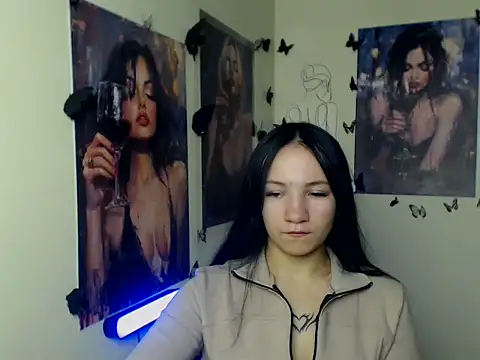 Snapshot of Em7MaA chatting on 10/28/25, 01:14 Em7MaA online show from 10/28/25, 01:14