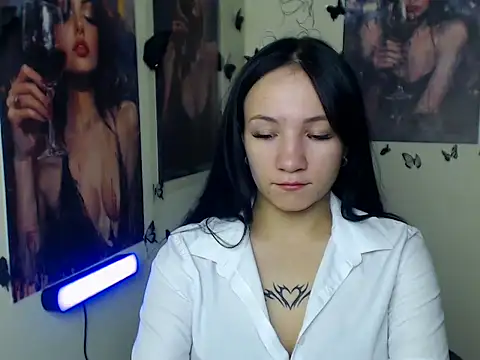 Snapshot of Em7MaA chatting on 10/29/25, 01:13 Em7MaA online show from 10/29/25, 01:13