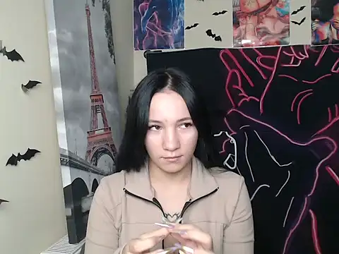 Snapshot of Em7MaA chatting on 11/05/25, 01:11 Em7MaA online show from 11/05/25, 01:11