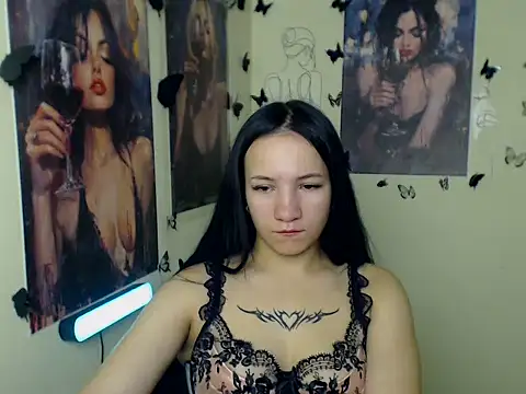 Snapshot of Em7MaA chatting on 11/06/25, 07:20 Em7MaA online show from 11/06/25, 07:20