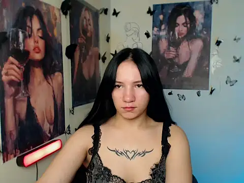 Snapshot of Em7MaA chatting on 11/09/25, 07:34 Em7MaA online show from 11/09/25, 07:34