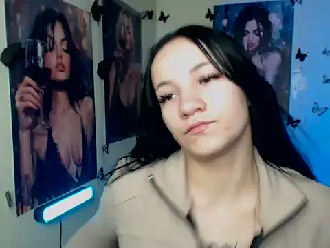 Snapshot of Em7MaA chatting on 11/11/25, 01:11 Em7MaA online show from 11/11/25, 01:11