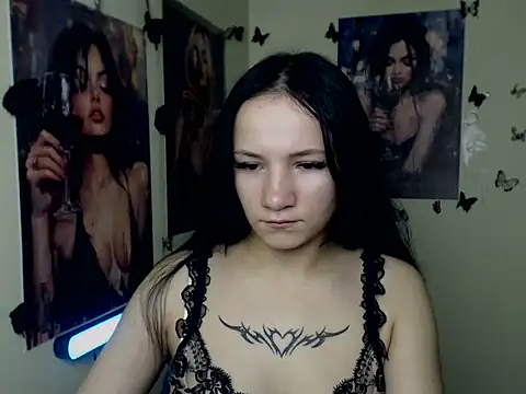 Snapshot of Em7MaA chatting on 11/13/25, 07:57 Em7MaA online show from 11/13/25, 07:57