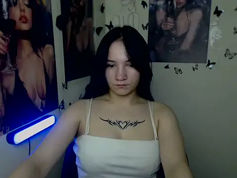 Snapshot of Em7MaA chatting on 12/05/25, 07:32 Em7MaA online show from 12/05/25, 07:32