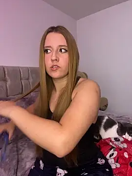 Snapshot of Cutie_blondie chatting on 11/14/25, 10:51 Cutie blondie online show from 11/14/25, 10:51