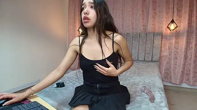 Emily  parker   online show from 09/14/25, 03:49