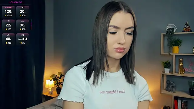 Snapshot of IsaVesco chatting on 10/18/25, 07:14 IsaVesco online show from 10/18/25, 07:14