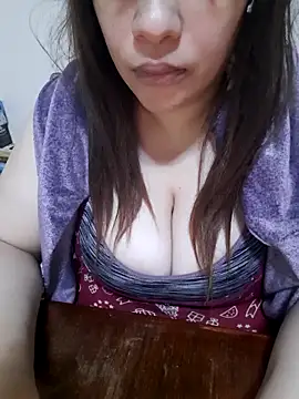 Snapshot of Madam-bezoul- chatting on 12/17/25, 10:54 Madam-bezoul- online show from 12/17/25, 10:54