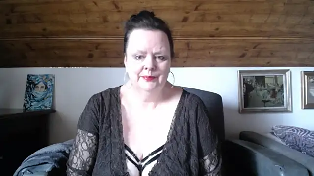 Snapshot of TiffanyMature chatting on 04/24/26, 09:12 TiffanyMature online show from 04/24/26, 09:12